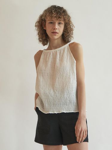 Crinkle back ribbon top (White) - J`ASP - Modalova