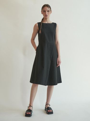 Linen twill one-tuck dress (Black) - J`ASP - Modalova