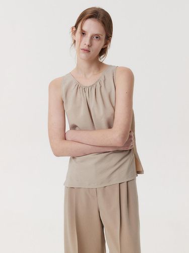 RAYON SLEEVELESS TOP (BEIGE) - EAAH - Modalova