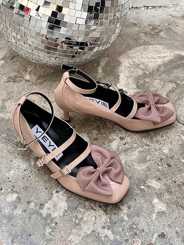 Jazlyn Mary-Jane Pumps GLOSSY BEIGE - yieyie - Modalova