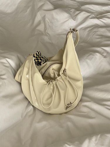 Sophia Bag GLOSSY beige - yieyie - Modalova