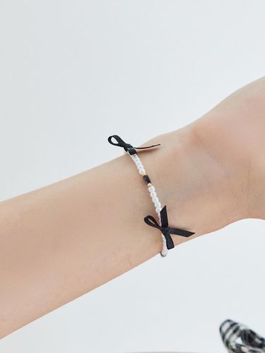 Triple black ribbon pearl-bracelet - Charmy - Modalova