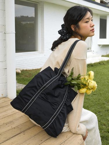 Ruffle draw string bag_black - ovuni - Modalova