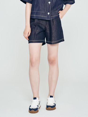 Stitch accentuated denim shorts (blue) - depasion - Modalova