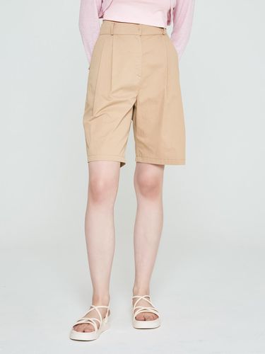 Two Pintuck Point Half Pants (Beige) - depasion - Modalova