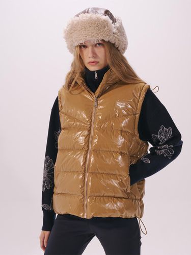 GLOSSY DOWN VEST BLOOMMARDI WAPPEN_BEIGE - Mardi Mercredi Actif - Modalova