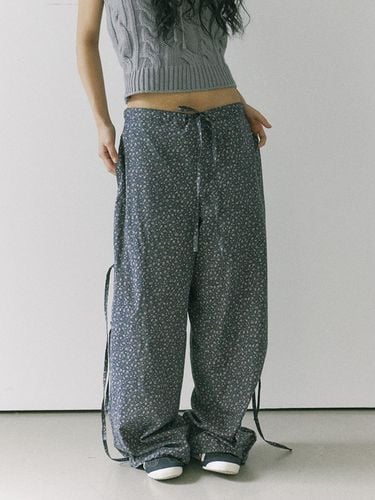 Rose code pants / Gray - HOKUSPOKUS - Modalova