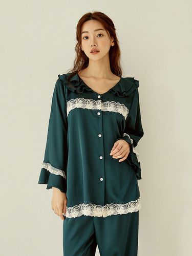 Elly Green Satin Pajamas (long-sleeve) - LUNALUZ STUDIO - Modalova