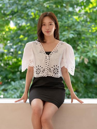 May Eyelet Puff Sleeve Jacket - color by number - Modalova