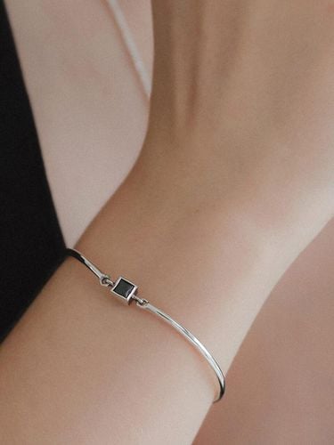 Onyx Cube Bangle Bracelet B01012 - J.Lauren - Modalova