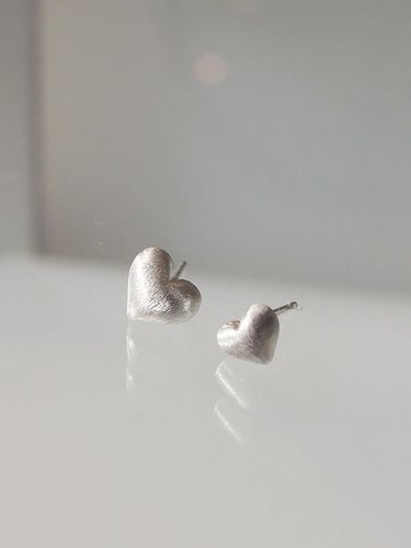 Silver 925 Matte Chubby Heart Earrings - modernlike - Modalova