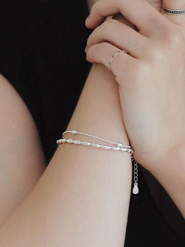 Oval Ball Layered Bracelet B0995 - J.Lauren - Modalova