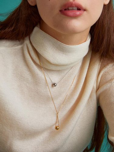 Drop ball pendant with surgical necklace (2colors) - MERRYMOTIVE - Modalova