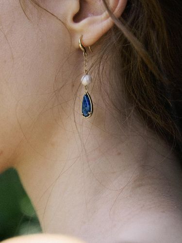 Pearl and blue drop pendant earring - MERRYMOTIVE - Modalova