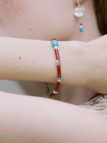 Red and green colored native bracelet - MERRYMOTIVE - Modalova