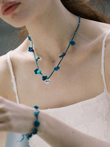 Blue green clover crochet knit necklace - MERRYMOTIVE - Modalova