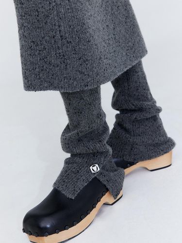 Slit Knit Warmer_Charcoal - WNDERKAMMER - Modalova