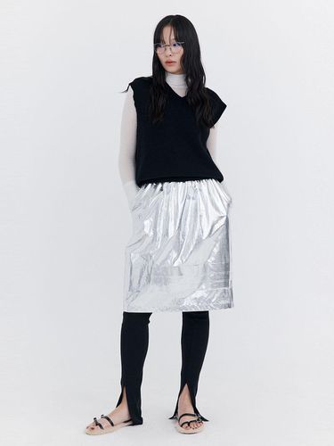 Raw-cut Tuck Skirt_Silver - WNDERKAMMER - Modalova