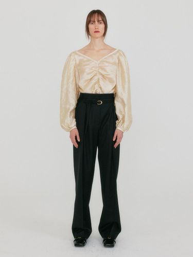 ZETTE Belted Tuck Pants - Black - EENK - Modalova