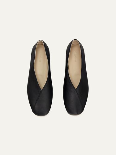 RS24 Edel Stitch Leather Flat Black - KINDERSALMON - Modalova