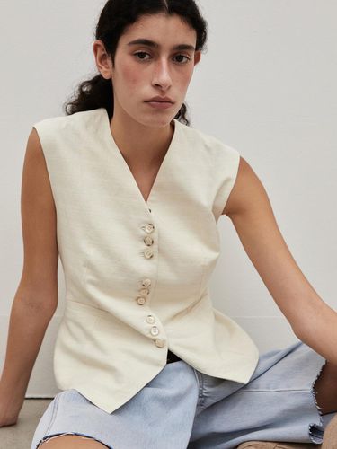 Button Point Classic Vest_PALE BEIGE - emkm - Modalova