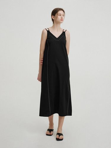 SLEEVELESS STITCH DRESS(BLACK) - AVA MOLLI - Modalova