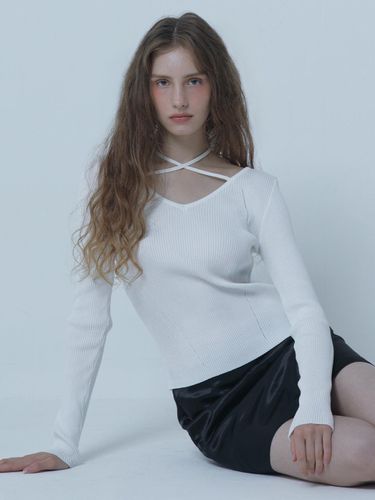 X NECK SLIM KNIT PULLOVER WHITE - MORELIKEIT - Modalova