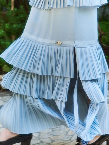 Atelier] Layered Pleated Back Banding Long Skirt - LUCKY CHOUETTE - Modalova