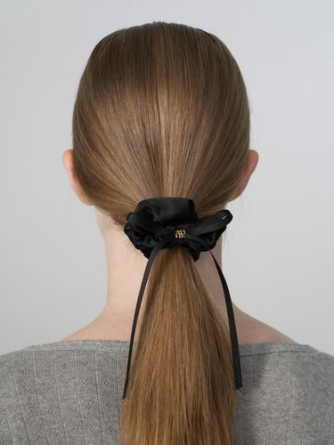 Ribbon charm scrunchie (satin) - (S) - DEPOUND - Modalova