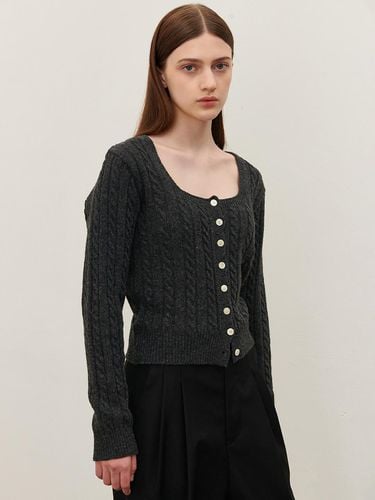 SQUARE NECK CABLE KNIT CHARCOAL - camino - Modalova