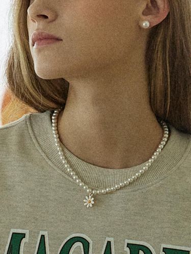 Daisy Pearl Necklace - Gold - ourhope - Modalova