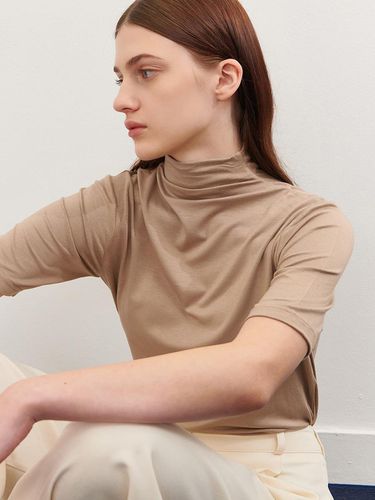 HALF TURTLE NECK T-SHIRT BEIGE - camino - Modalova