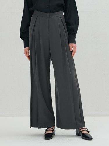 PIN TUCK SLACKS CHARCOAL - camino - Modalova