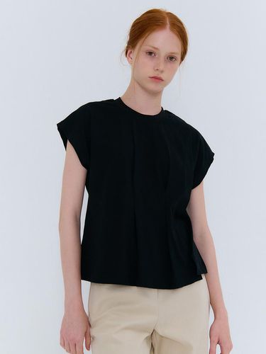 SUMMER PIN TUCK ROUND T-SHIRT BLACK - camino - Modalova