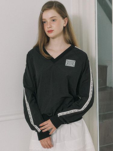 Lace Label V-neck Sweatshirt - Black - ourhope - Modalova