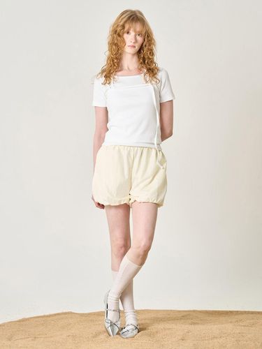 Glossy Puff Shorts_white - ELLIOTI - Modalova