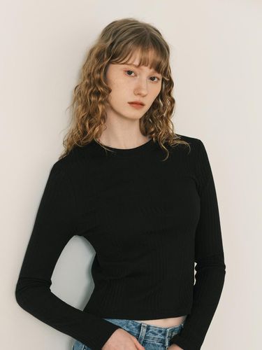 Accordion Round Neck Knitwear_black - BASIKA - Modalova