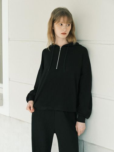 Relaxed Half Zipper Hoodie_black - BASIKA - Modalova