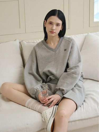 Gray V-neck sweatshirt [T43] - bibyseob - Modalova