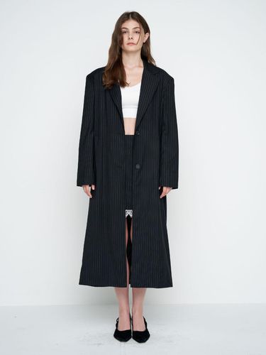 STRIPED LONG JACKET / BLACK - MOIFAIRE - Modalova