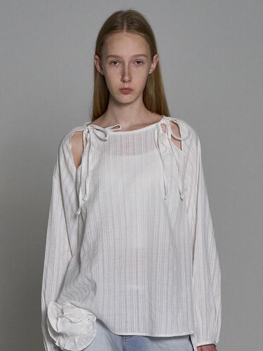 Ribbon Slit Blouse_White - ELLIOTI - Modalova