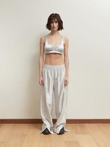 GLOSSY LACE TRACK PANTS [SILVER] - SALTY PEBBLE - Modalova