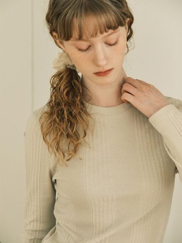 Accordion Round-Neck Knitwear_beige - BASIKA - Modalova