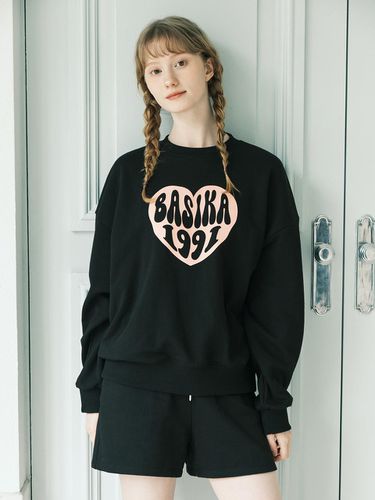 Heart Printed Sweatshirt_black - BASIKA - Modalova