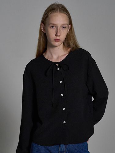 Wrinkle Ribbon Blouse_Black - ELLIOTI - Modalova