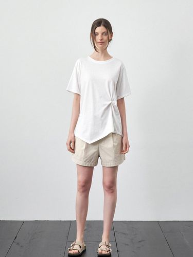 Stern Pintuck Shorts - Beige - KOZNOK - Modalova