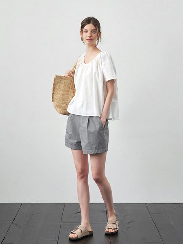 Stern Pintuck Shorts - Gray - KOZNOK - Modalova