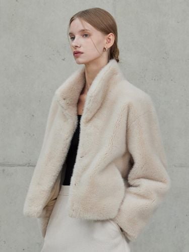 High Neck Eco Fur Jacket_Beige - hyyk - Modalova