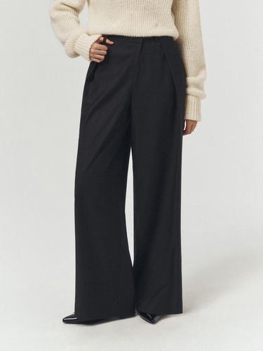 One tuck wide slacks_CHARCOAL - ARTID - Modalova