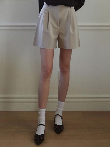 CLASSIC PINTUCK SHORTS_LIGHT BEIGE - YAN13 - Modalova